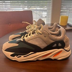 Adidas Yeezy waverunners 700
